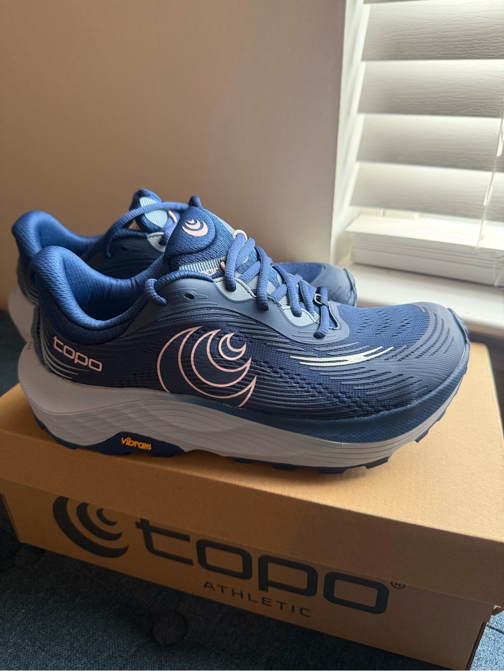 Topo Athletic Ultraventure 5 size 8 NEW